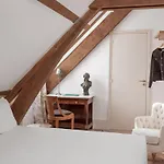 Madeleine De Senlis Hotel