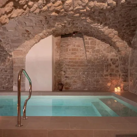 Hotel Madeleine De Senlis 3*