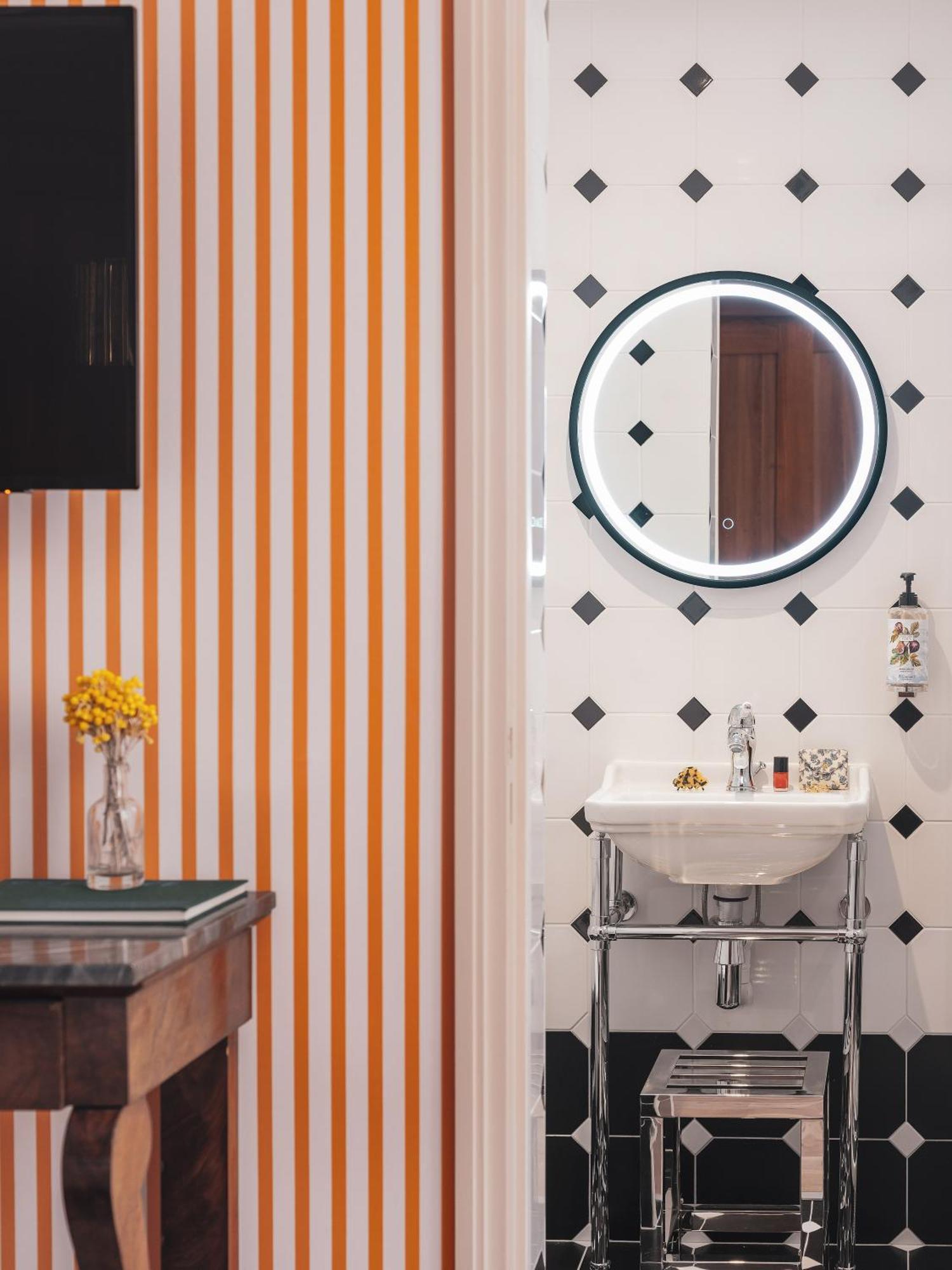 Madeleine De Senlis Hotel