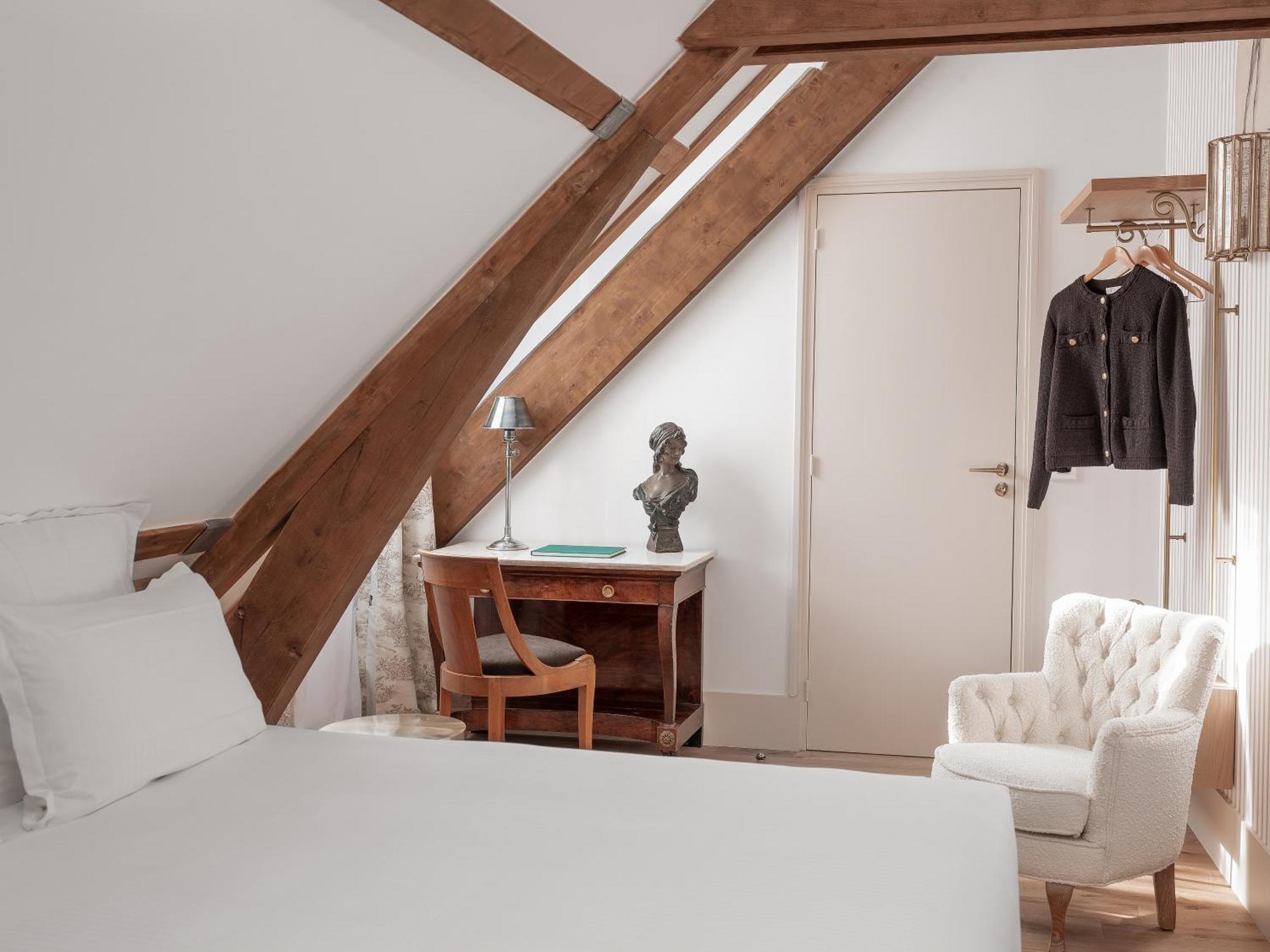 Madeleine De Senlis Hotel