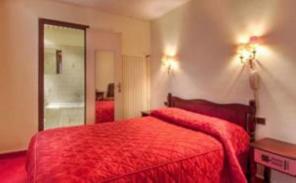 Madeleine De Senlis 3*